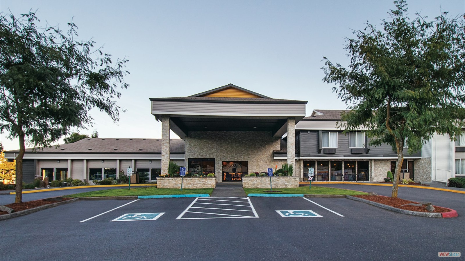 Attractive Hotel Exterior